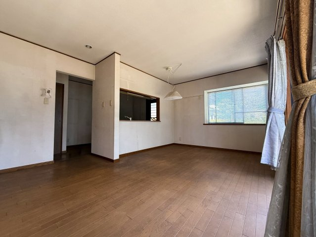 宇多津町浜戸建の居間・リビング