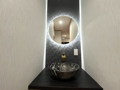 【独立洗面台】 | シャンピア大濠 | 朝の身支度や洗髪、お掃除も快適。明るい照明付きでメイクや髭剃りもスムーズです☆