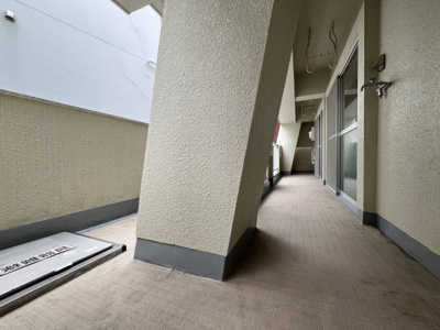 【バルコニー】 | シャンピア大濠 | 大きなバルコニーは柔らかい風を運んできます…♪
洗幅が広くクリーンな印象のバルコニー☆
洗濯物もたく