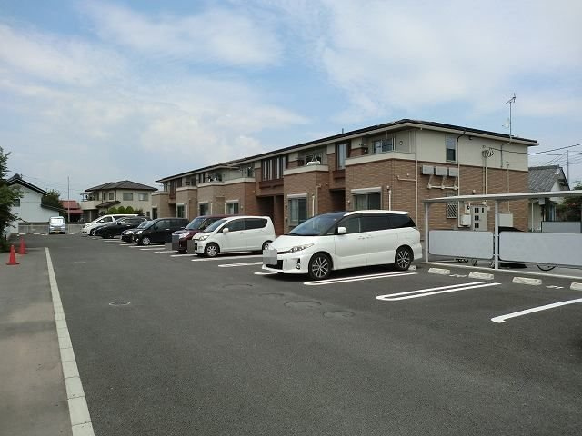 フリューゲルⅡの駐車場