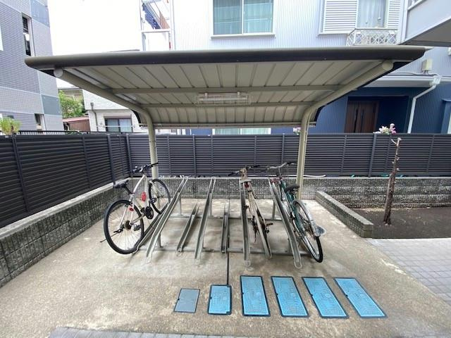 レオパレスサニーウェル　新井の駐車場