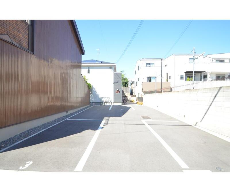 フォレストメゾン帝塚山の駐車場