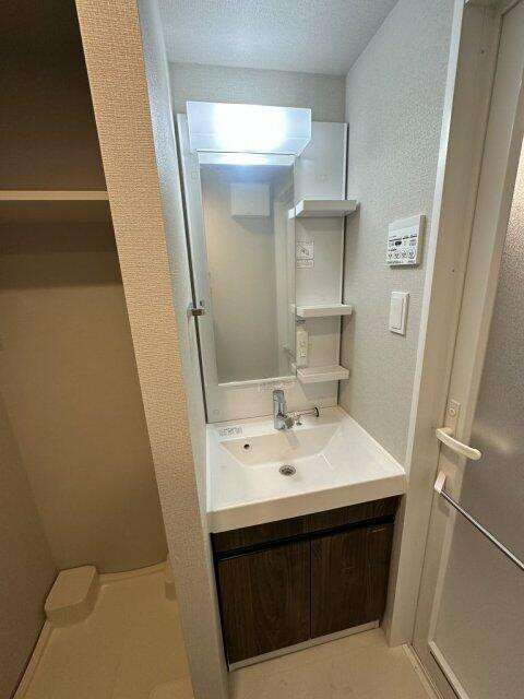 コンシェリア中野弥生町　ＴＨＥ　ＲＥＳＩＤＥＮＣＥの洗面所