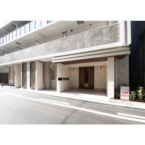 スプランディッド上本町WESTⅡの駐車場