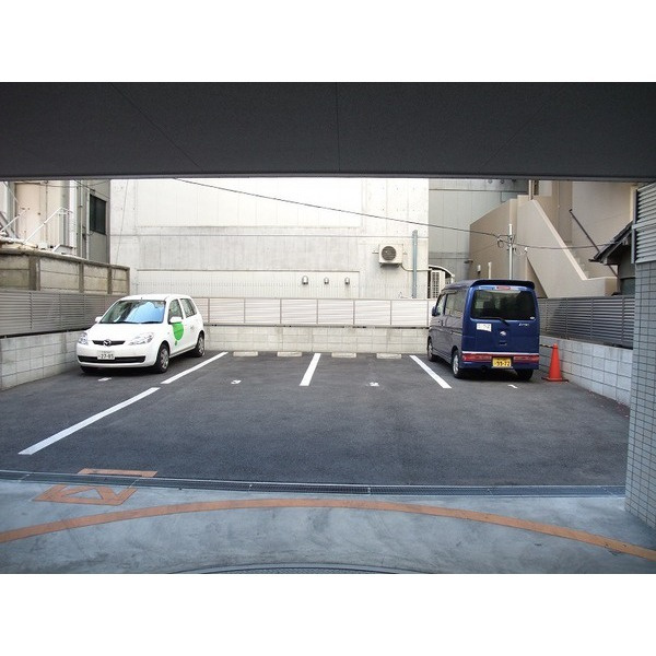 プレミアパリエ四天王寺の駐車場