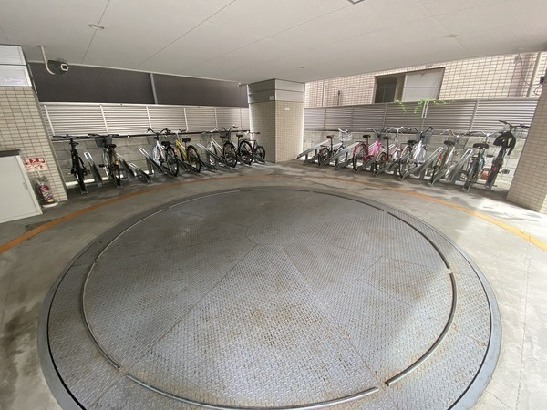 プレミアパリエ四天王寺の駐車場