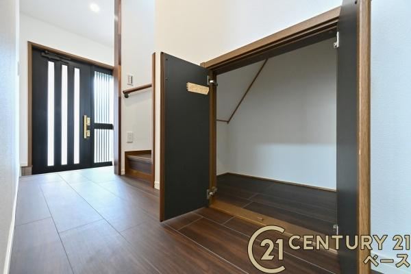 香芝市上中　一戸建の収納|■現地撮影写真■あると嬉しい便利な廊下収納！