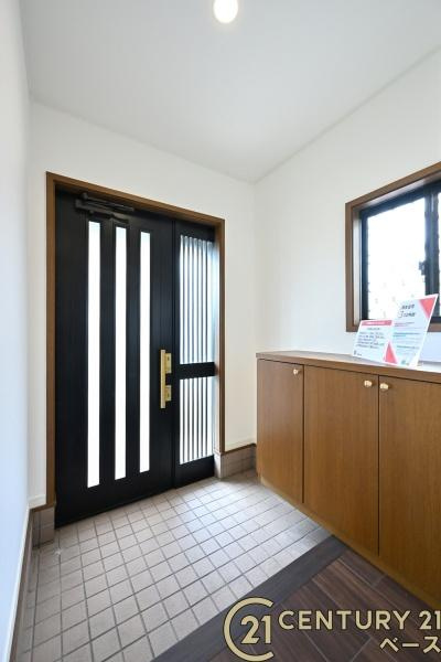 香芝市上中　一戸建の玄関|■現地撮影写真■玄関にはシューズボックス完備！