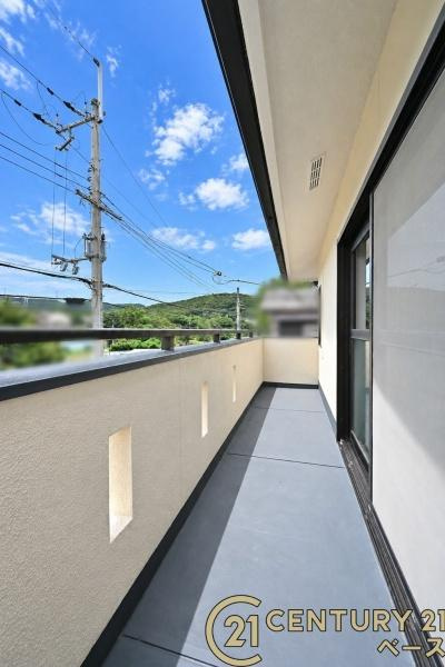 香芝市上中　一戸建のバルコニー|■現地撮影写真■日当たりのよいバルコニー！洗濯物もよく乾きます！