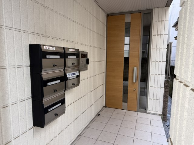 メゾン照庵のエントランス