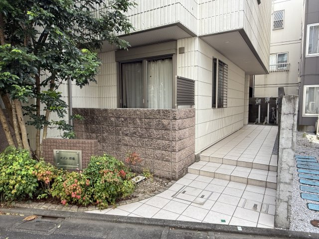 メゾン照庵のエントランス