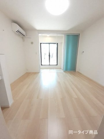 ヒカルサ新潟沼垂西の居間・リビング