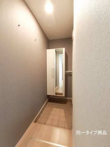 ヒカルサ新潟沼垂西の玄関