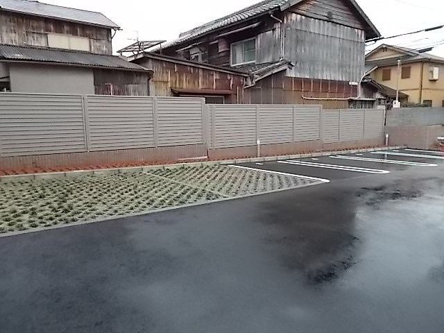 ネオブローテ泉佐野の駐車場