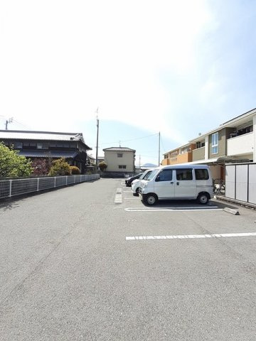 サンリット・カーサの駐車場