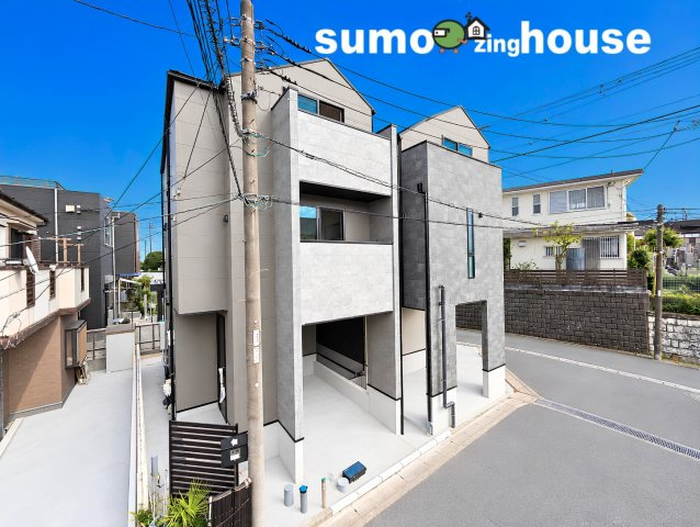 省エネ基準適合住宅　片倉5丁目　2号棟の前面道路含む現地写真|前面道路含む現地写真です