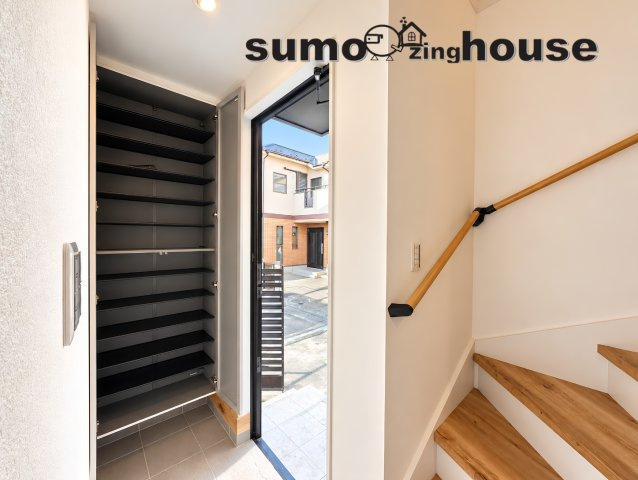 省エネ基準適合住宅　片倉5丁目　1号棟の玄関|シンプルで使いやすい玄関です