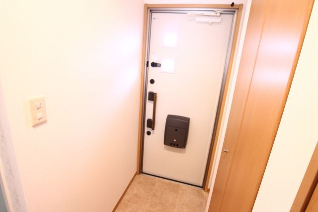 コンフォート小山の玄関