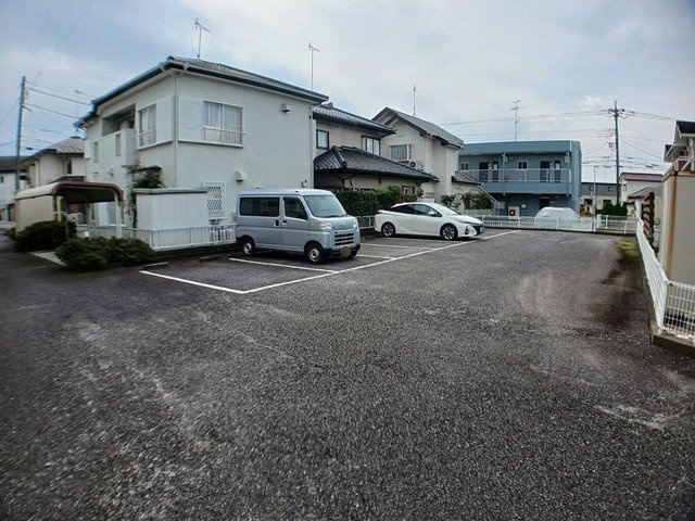 レヴリ－ハイムの駐車場|駐車場に車を止められます