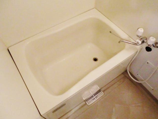レヴリ－ハイムの浴室|ゆったり過ごせるお風呂です