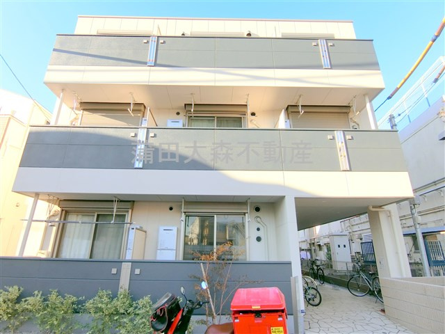 TKMの外観|2021年12月築　鉄骨造地上3階建て総戸数9戸
東京都大田区大森中2丁目　京急本線梅屋敷駅徒歩10分と大森町駅徒歩10分
