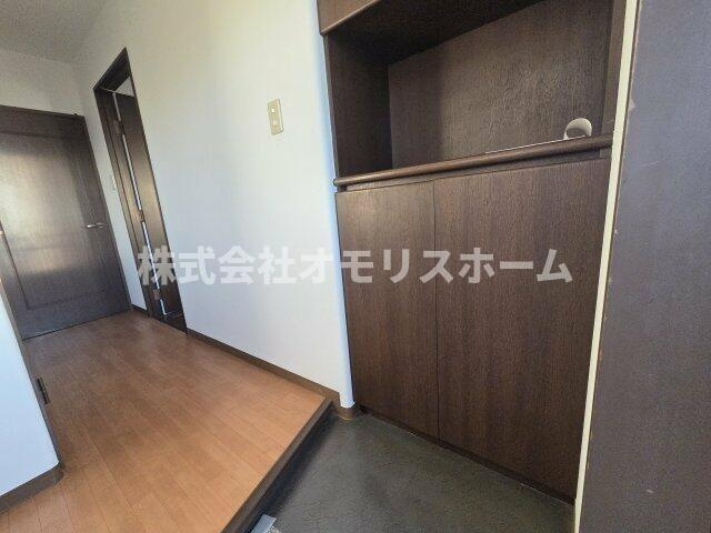 鳴島ビルの玄関