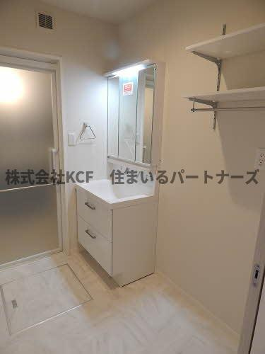 ハピエスト アンヌ ヴィルの独立洗面台|独立洗面台、小物を置くことができて便利です