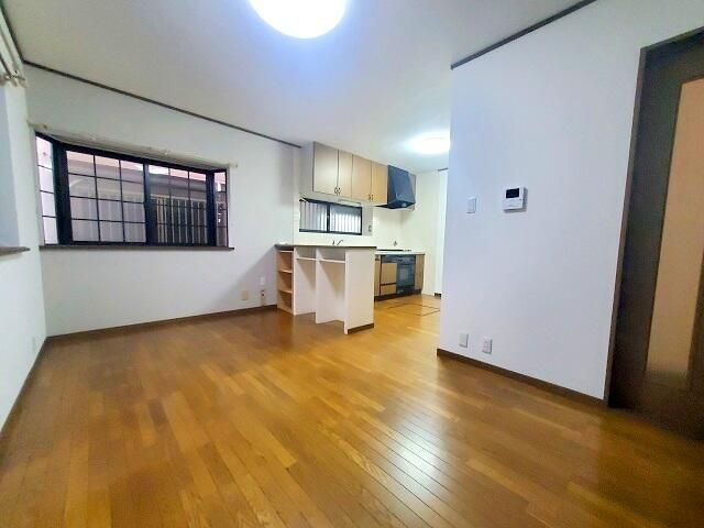 藤阪元町戸建の居間・リビング