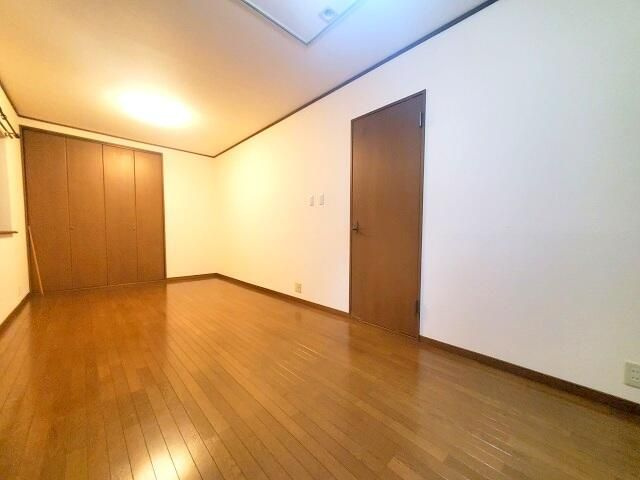 藤阪元町戸建の内装
