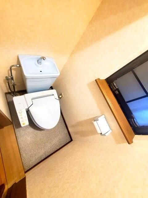 藤阪元町戸建のトイレ