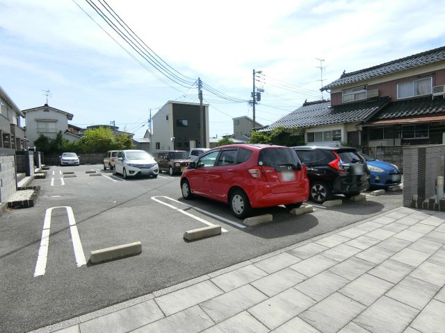 サクラーレの駐車場