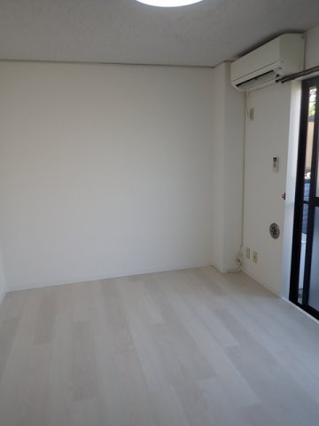 ホワイトヒルズの洋室