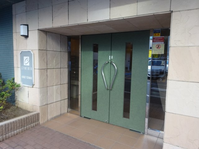 シンシア本郷東大前のエントランス