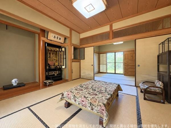 王ノ瀬1丁目　戸建ての和室|伝統的な和の雰囲気が漂う和室です。
畳の香りが心地よく障子やふすまが空間を柔らかく仕切ります。落ち着いた木目の天井もポイントです。