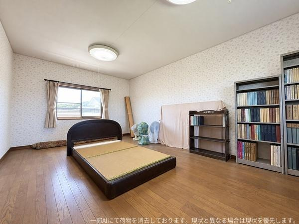 王ノ瀬1丁目　戸建ての洋室|広々とした洋室で窓から自然光がしっかりと入ります。