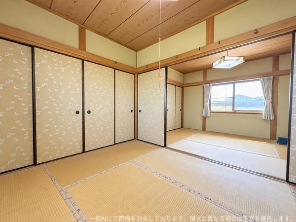 王ノ瀬1丁目　戸建ての和室|開放感のある広々とした和室が特徴です。障子やふすまのデザインも印象的で明るい陽射しが差し込む空間です。畳の状態も良好で伝統的な雰囲気を感じられます。窓からの眺望も明るく室内がより広く感じられます。