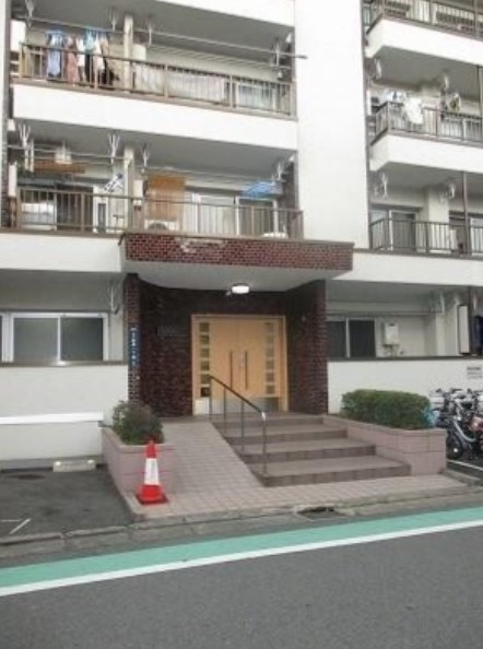 代々木フラワーマンションのエントランス
