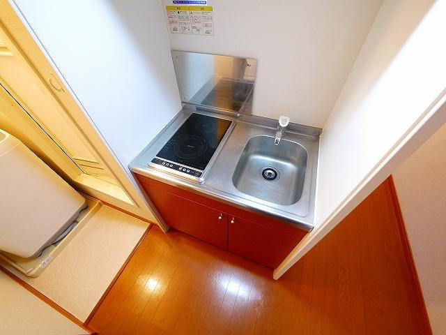 レオパレスゆう　藤ノ木のキッチン|コンパクトなキッチンで掃除もラクラク