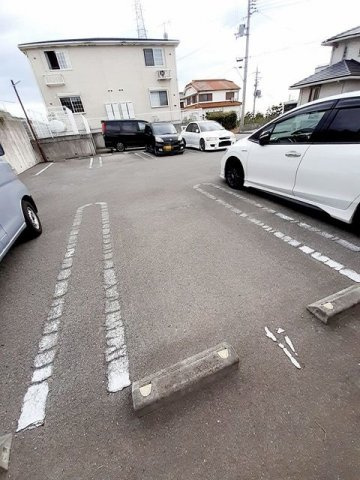 サンセット・ヒルズⅠの駐車場