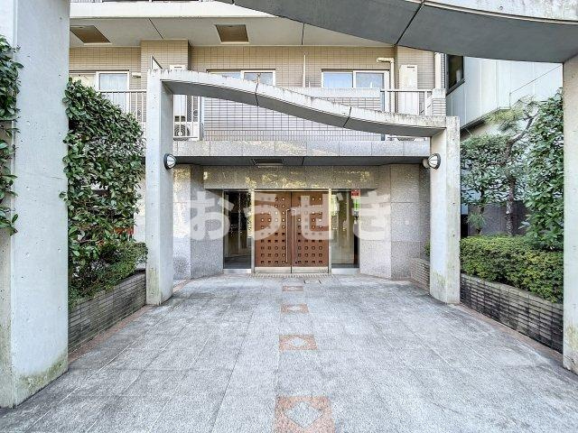 菱和パレス護国寺駅前のエントランス