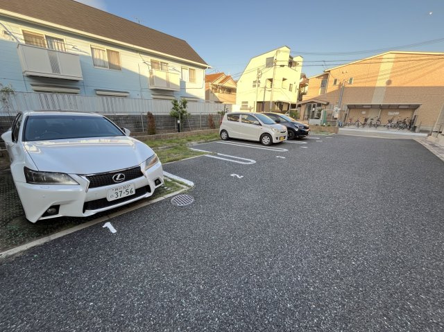 エトワール学文殿Bの駐車場