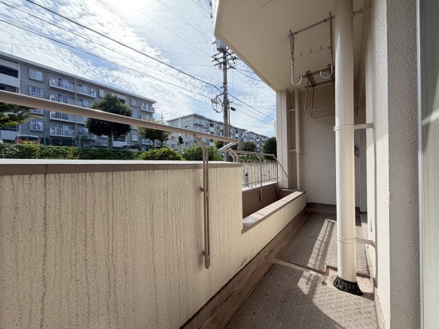 嫁ヶ茶屋住宅のバルコニー