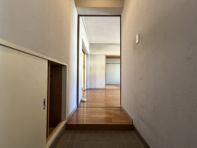 嫁ヶ茶屋住宅の玄関