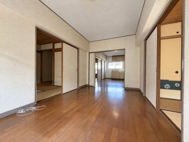 嫁ヶ茶屋住宅の居間・リビング