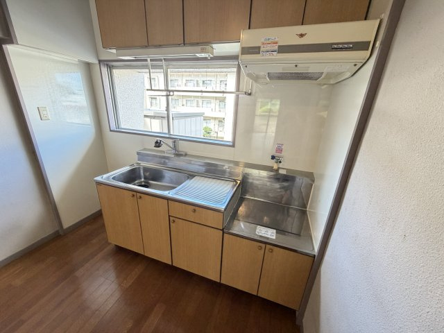 嫁ヶ茶屋住宅のキッチン