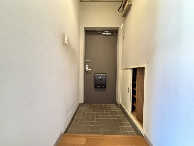 嫁ヶ茶屋住宅の玄関