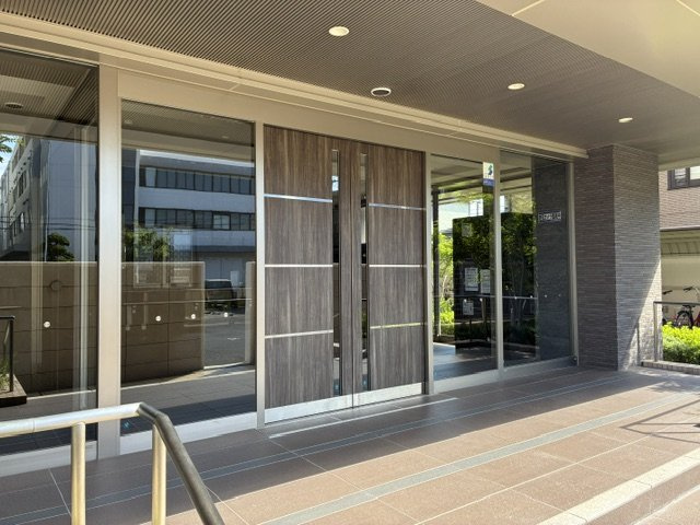 アルファスマート高柳のエントランス