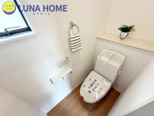 龍ケ崎市久保台2丁目第1期　新築戸建　4号棟のトイレ|■住宅ローンもルナホームにお任せ■・転職したばかりの方・お借入れがある方・他社でローンが通らなかった方、ぜひ一度ご相談ください♪