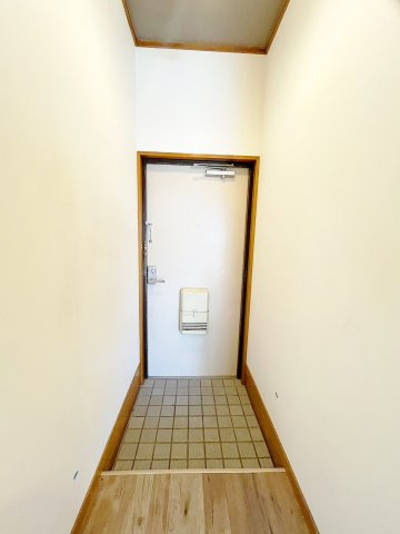 中本マンションの玄関