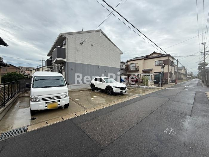 リベルテ下津の駐車場|ウォークインクローゼット